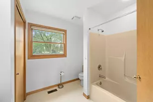 460 E Railroad Ave, Leland, IL 60531 - Photo 16