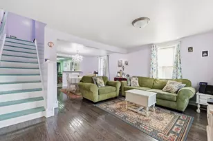 515 Oak St, Elgin, IL 60123 - Photo 2