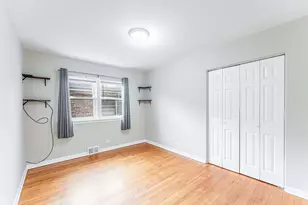 4856 Howard St, Skokie, IL 60077 - Photo 10