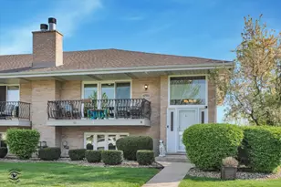 10501 Eagle Ridge Dr, Orland Park, IL 60467 - Photo 2