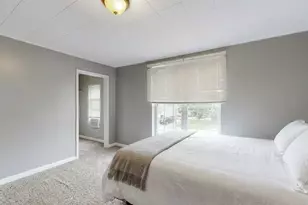 221 N Hickory St, Joliet, IL 60435 - Photo 14