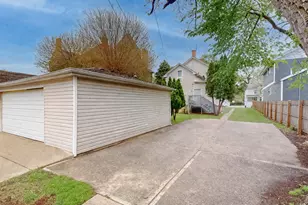 221 N Hickory St, Joliet, IL 60435 - Photo 16