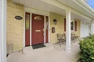 4065 Winston Dr, Hoffman Estates, IL 60192 - Photo 2