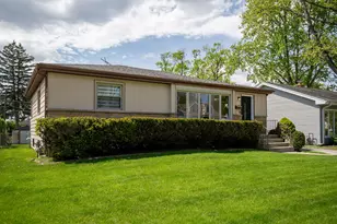 510 N Fairview Ave, Mount Prospect, IL 60056 - Photo 2