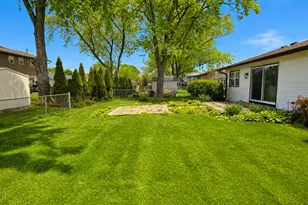72 Braemar Dr, Elk Grove Village, IL 60007 - Photo 20