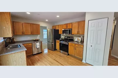 450 Rosewood Crossing, Lindenhurst, IL 60046 - Photo 4