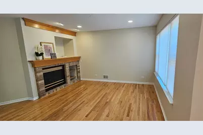 450 Rosewood Crossing, Lindenhurst, IL 60046 - Photo 6