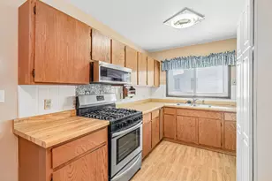 150 E Mill St, Wauconda, IL 60084 - Photo 8