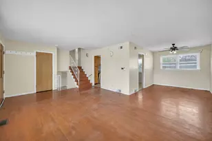 10 N Adams Dr, Addison, IL 60101 - Photo 6