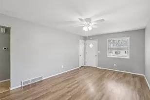 1134 Franklin Ave, Winthrop Harbor, IL 60096 - Photo 6