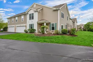 76 Johnson Ct, North Aurora, IL 60542 - Photo 2