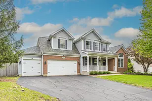 5791 Providence Dr, Hoffman Estates, IL 60192 - Photo 2