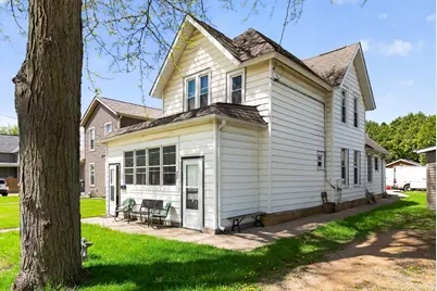 220 E Lincoln Avenue, Belvidere, IL 61008 - Photo 2