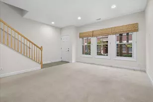 162 Festival Ct, Elgin, IL 60120 - Photo 4