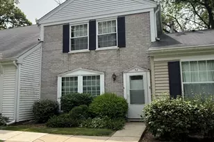 32 Bright Oaks Cir, Cary, IL 60013 - Photo 1