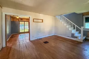 931 1st St, Charleston, IL 61920 - Photo 6