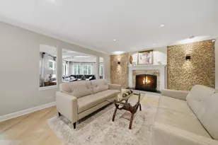 877 N Dovington Dr, Hoffman Estates, IL 60169 - Photo 16