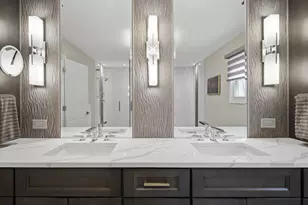 877 N Dovington Dr, Hoffman Estates, IL 60169 - Photo 34