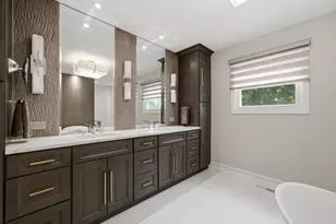 877 N Dovington Dr, Hoffman Estates, IL 60169 - Photo 28