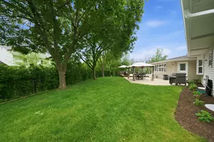 877 N Dovington Dr, Hoffman Estates, IL 60169 - Photo 56