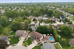 877 N Dovington Dr, Hoffman Estates, IL 60169 - Photo 58
