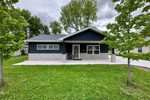 1210 Douglas Dr, Sterling, IL 61081 - Photo 2