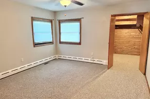 1404 Plain St, Peru, IL 61354 - Photo 14