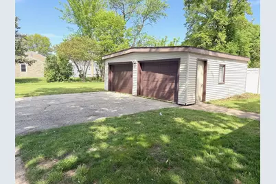 1404 Plain Street, Peru, IL 61354 - Photo 4