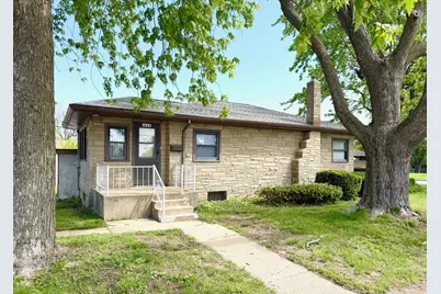 1404 Plain Street, Peru, IL 61354 - Photo 2