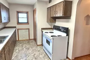 1404 Plain St, Peru, IL 61354 - Photo 10