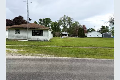 105 W Columbus Street, Sibley, IL 61773 - Photo 1