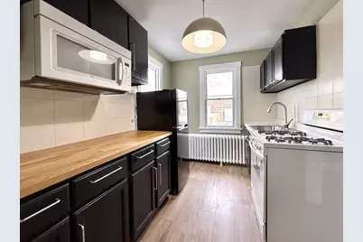 203 Symphony Way #B, Elgin, IL 60120 - Photo 4