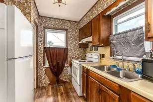 318 S 3rd St, Marion, IL 62959 - Photo 6