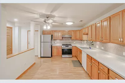 27 E Hattendorf Avenue #213, Roselle, IL 60172 - Photo 8