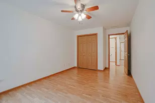 27 E Hattendorf Ave, Roselle, IL 60172 - Photo 18