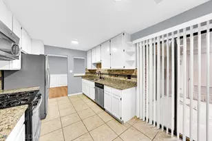 917 Knottingham Dr, Schaumburg, IL 60193 - Photo 16