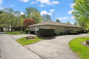 2501 N 4100 East Rd, Bellflower, IL 62174 - Photo 2