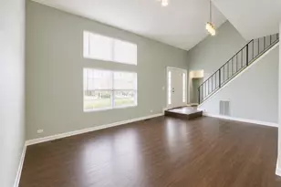 250 Acorn Dr, Streamwood, IL 60107 - Photo 4
