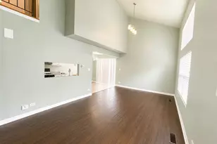250 Acorn Dr, Streamwood, IL 60107 - Photo 6