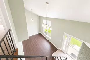 250 Acorn Dr, Streamwood, IL 60107 - Photo 8
