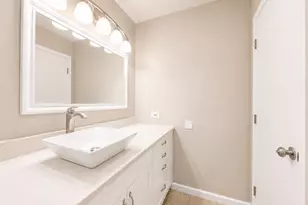 250 Acorn Dr, Streamwood, IL 60107 - Photo 18