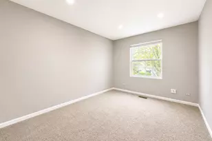 250 Acorn Dr, Streamwood, IL 60107 - Photo 12