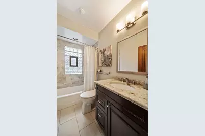 397 S Holly Avenue, Elmhurst, IL 60126 - Photo 12