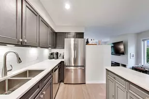 1050 W Webster Ave, Chicago, IL 60614 - Photo 12