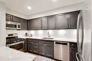 1050 W Webster Ave, Chicago, IL 60614 - Photo 10