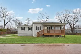 402 Lily Ln, Lakemoor, IL 60051 - Photo 1