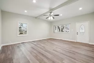 402 Lily Ln, Lakemoor, IL 60051 - Photo 8