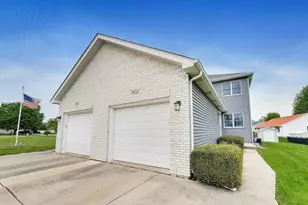 912 White Tail Ln, Sandwich, IL 60548 - Photo 2