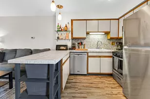 27W032 Cooley Ave, Winfield, IL 60190 - Photo 2