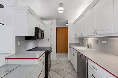 900 N Lake Shore Drive #1207, Chicago, IL 60611 - Photo 4